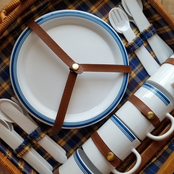 ❗Vintage Wicker Picnic Basket with Utensils❗ - Picture 1 of 15